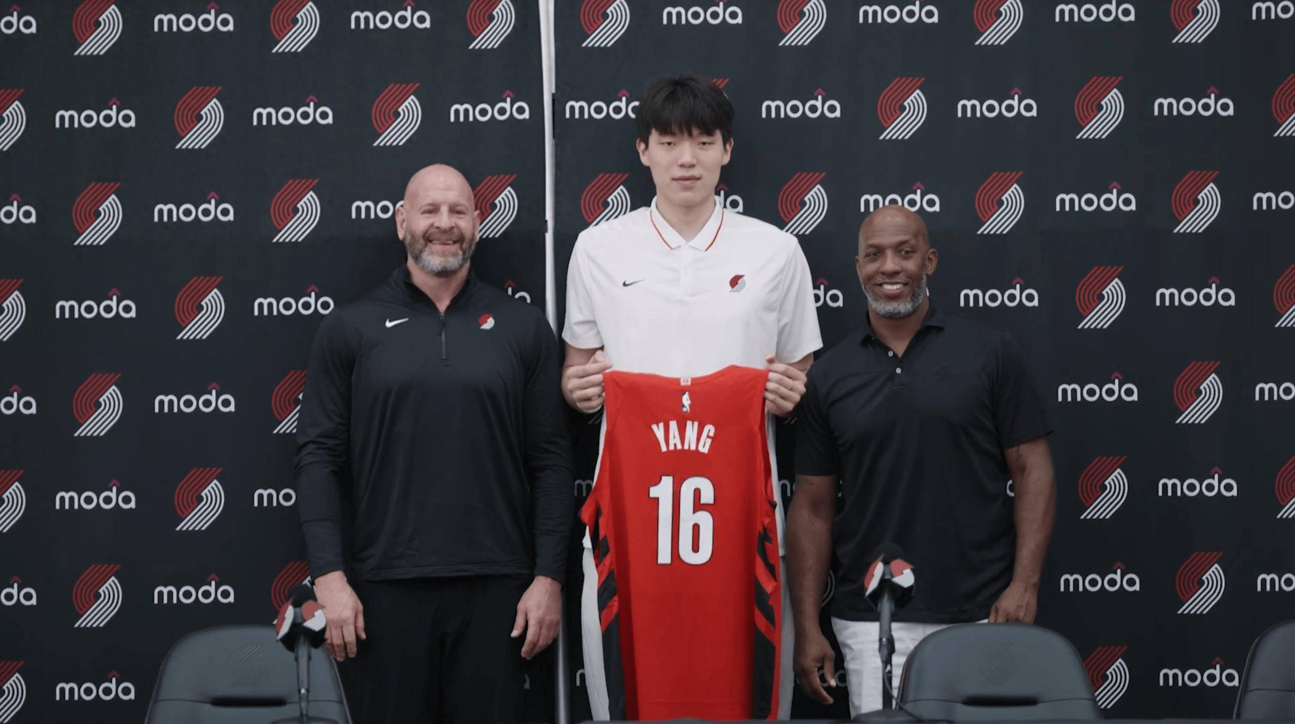 包含集结日波特兰开拓者调整名单以备欧篮联赛后洛杉矶快船调整名单以备意甲,现场解说直呼:山东男篮战术微调的词条 包含集结日波特兰开拓者调整名单以备欧篮联赛后洛杉矶快船调整名单以备意甲,现场解说直呼:山东男篮战术微调的词条